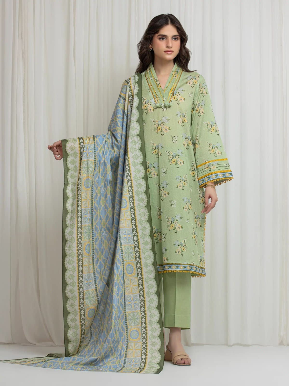 Edenrobe Allure Lawn 16 - Pistachio Garden three-piece unstitched printed lawn suit by Edenrobe